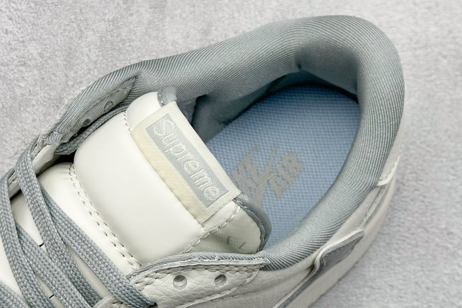 Travis Scott x Nike Air Jordan 1 Low x Superme Air Jordan 1 Low 反转白灰小勾倒钩 JW1188-155