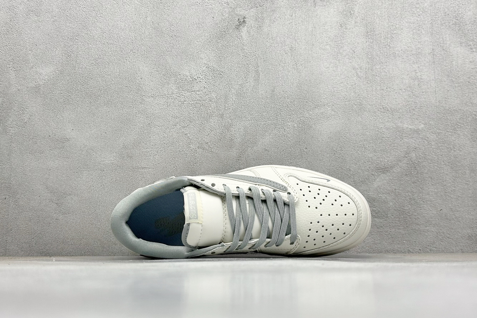 Travis Scott x Nike Air Jordan 1 Low x Superme Air Jordan 1 Low 反转白灰小勾倒钩 JW1188-155