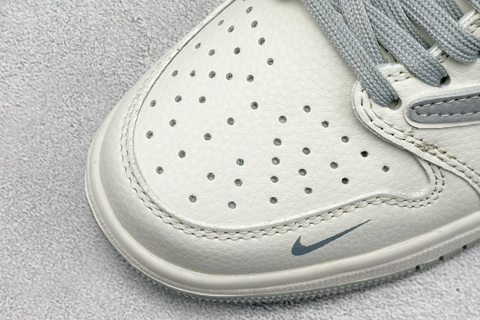 Travis Scott x Nike Air Jordan 1 Low x Superme Air Jordan 1 Low 反转白灰小勾倒钩 JW1188-155