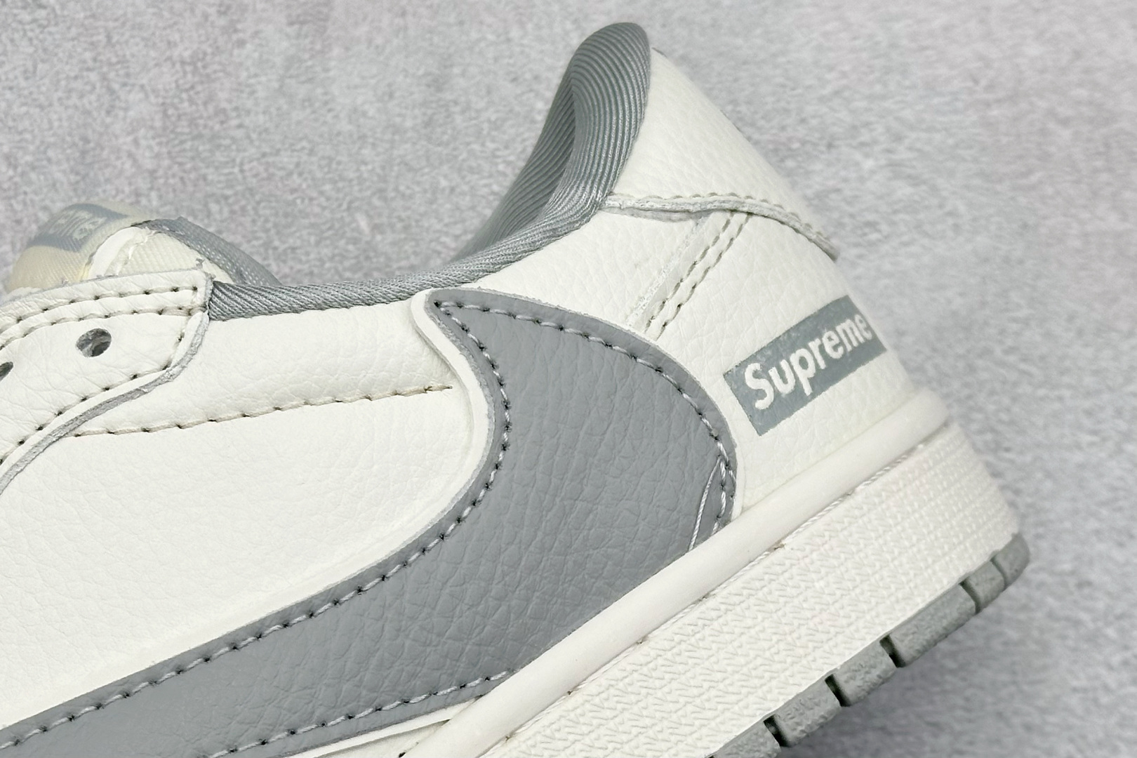 Travis Scott x Nike Air Jordan 1 Low x Superme Air Jordan 1 Low 反转白灰小勾倒钩 JW1188-155