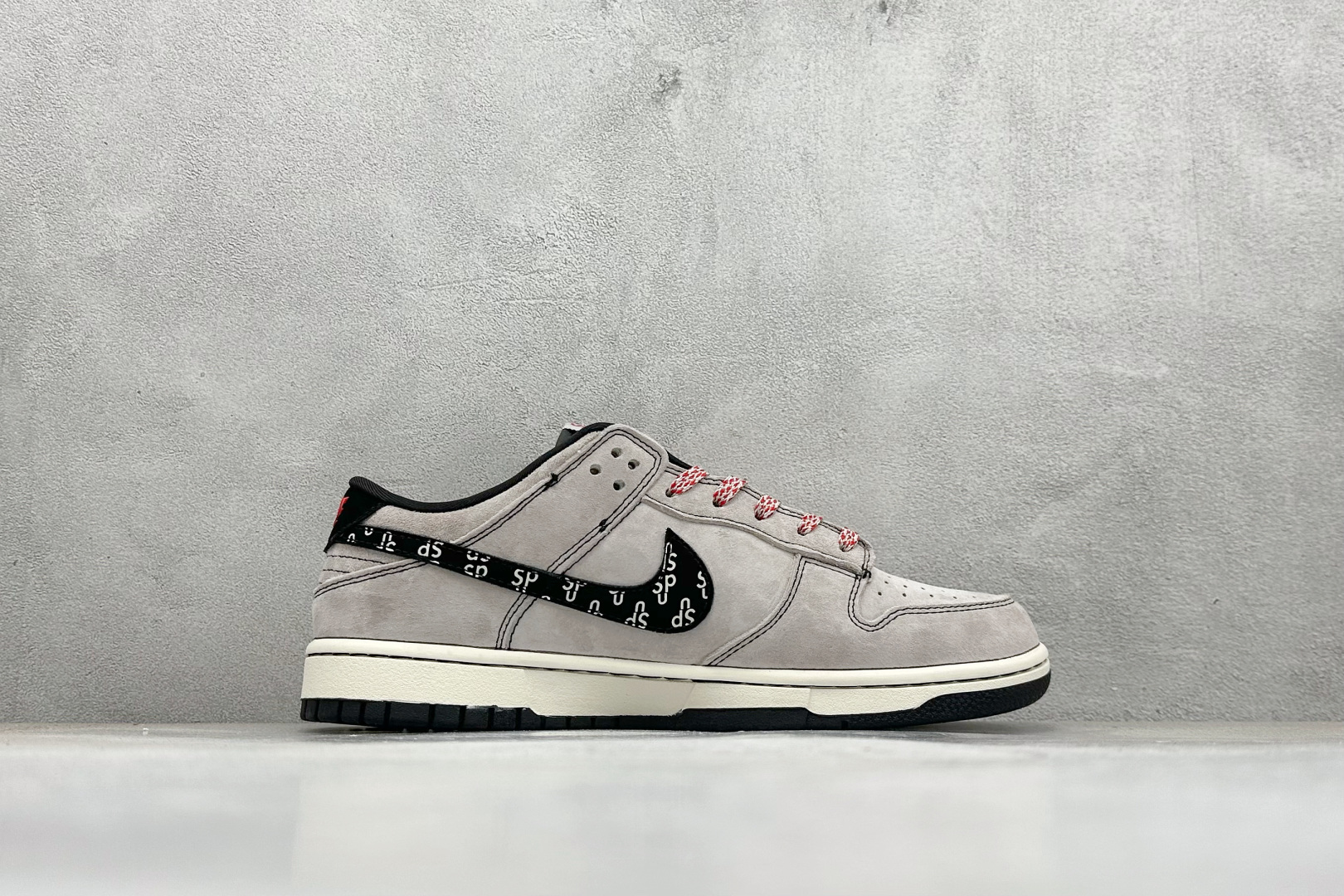 Nike SB Dunk Low x Supreme 猪八灰红 SD2025-001