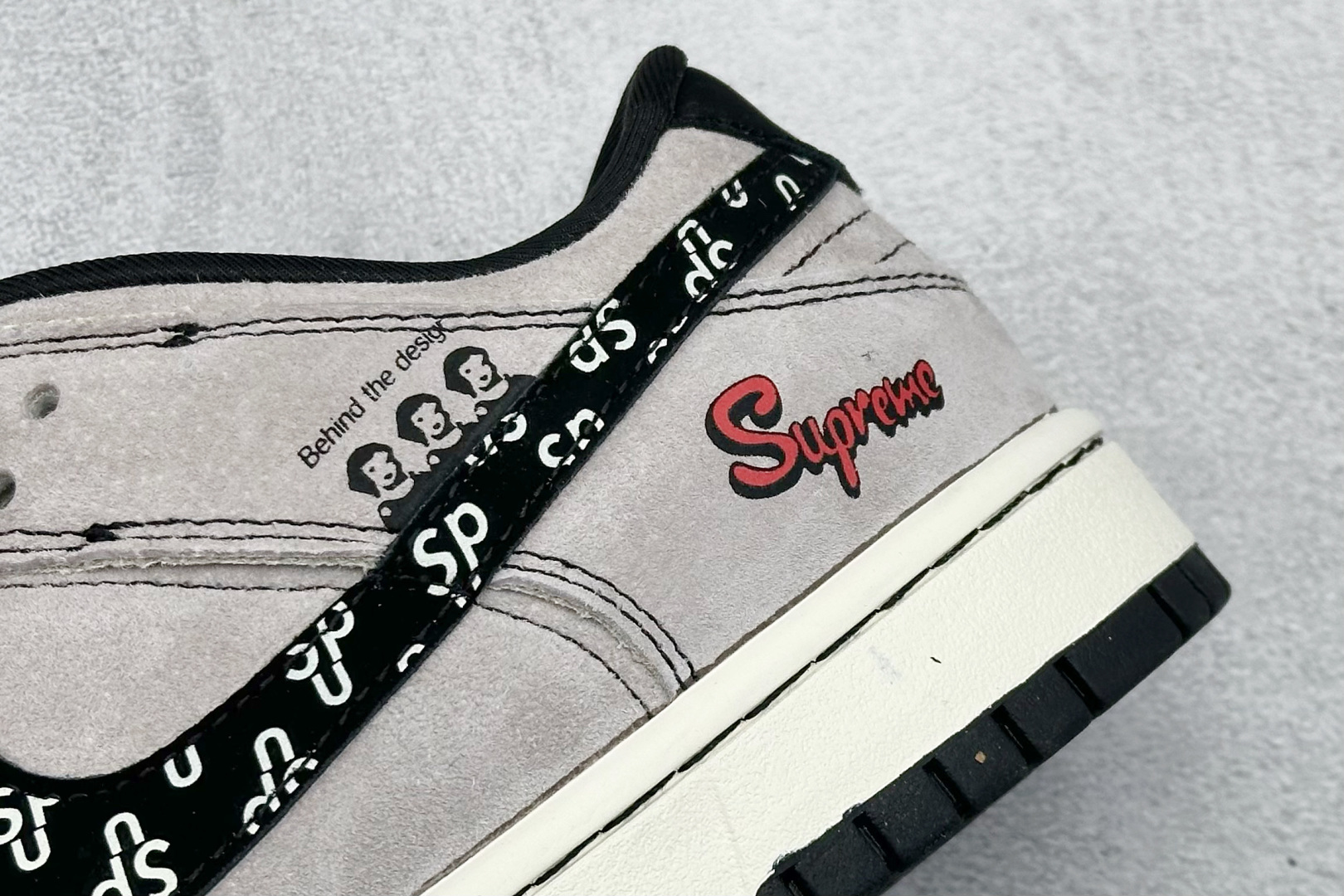 Nike SB Dunk Low x Supreme 猪八灰红 SD2025-001