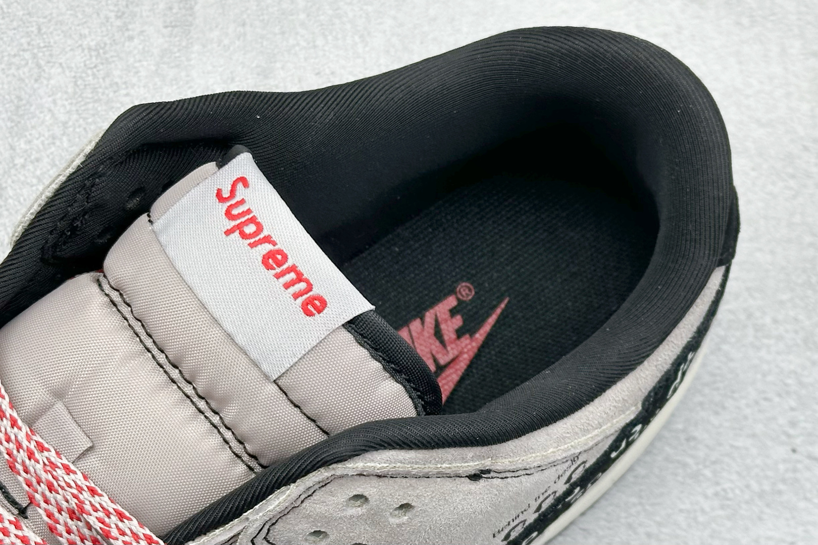 Nike SB Dunk Low x Supreme 猪八灰红 SD2025-001