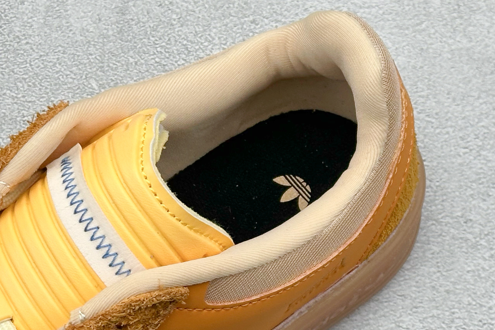 HY版Bad Bunny x Adidas Gazelle Indoor 联名款 三叶草复古休闲防滑耐磨低帮板鞋 JS5050