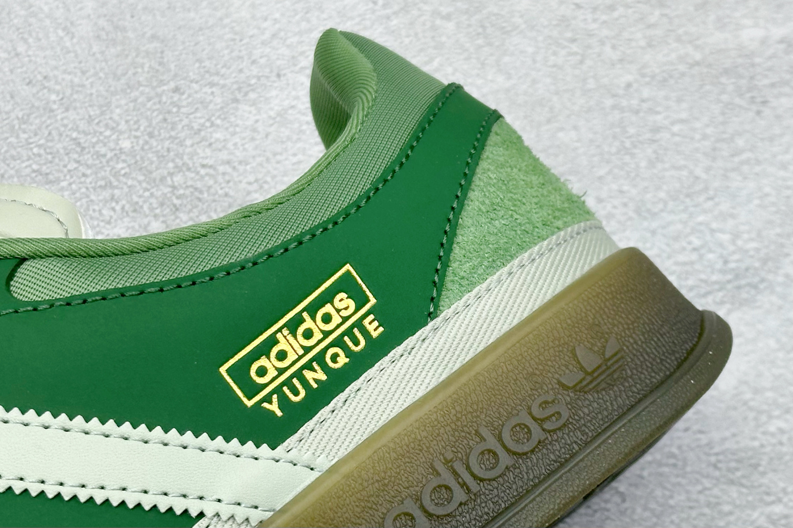 S2纯原Bad Bunny x AD 阿迪 Gazelle Indoor 坏痞兔联名低帮运动休闲板鞋 JS5049 S2纯原Bad Bunny x AD 阿迪 Gazelle Indoor 坏痞兔联名低帮运动休闲板鞋 JS5049