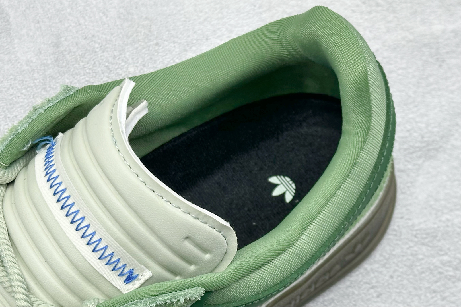 S2纯原Bad Bunny x AD 阿迪 Gazelle Indoor 坏痞兔联名低帮运动休闲板鞋 JS5049 S2纯原Bad Bunny x AD 阿迪 Gazelle Indoor 坏痞兔联名低帮运动休闲板鞋 JS5049