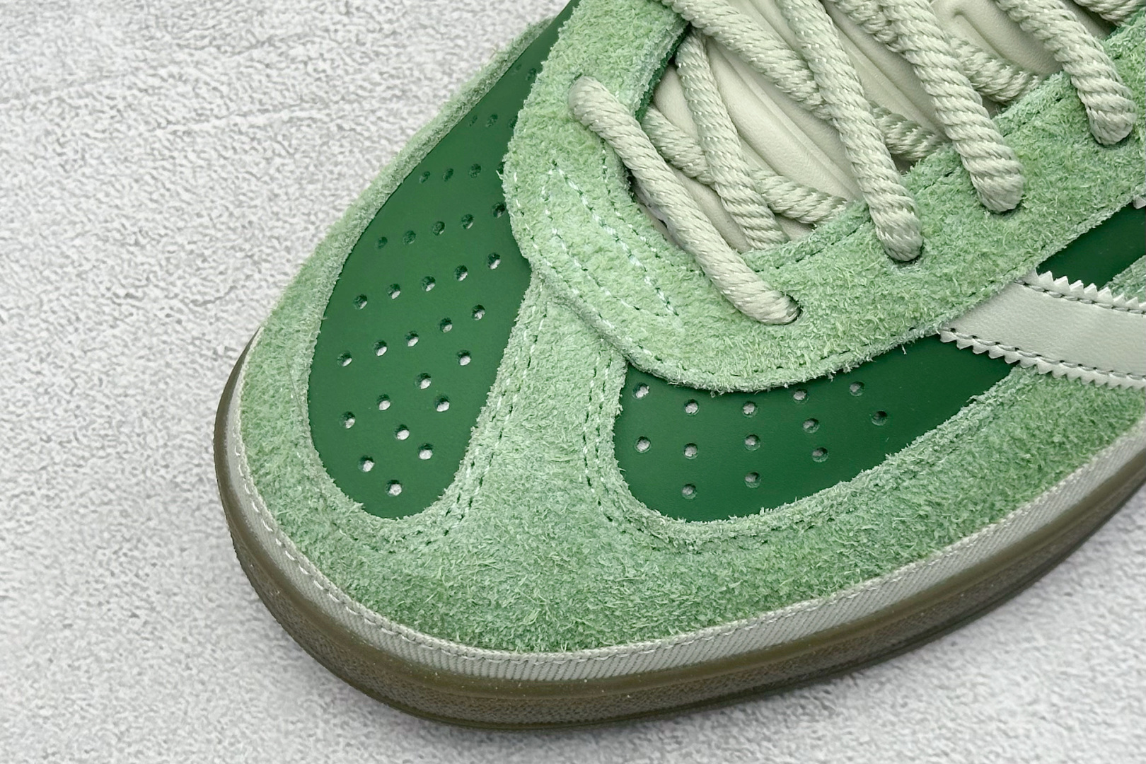 S2纯原Bad Bunny x AD 阿迪 Gazelle Indoor 坏痞兔联名低帮运动休闲板鞋 JS5049 S2纯原Bad Bunny x AD 阿迪 Gazelle Indoor 坏痞兔联名低帮运动休闲板鞋 JS5049