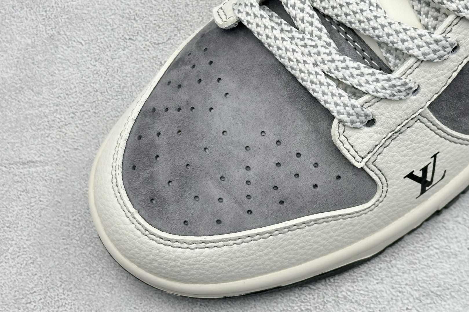 XC版Nike SB Dunk Low x Louis Vuitton xSuperme 白灰 CX5050-Y17