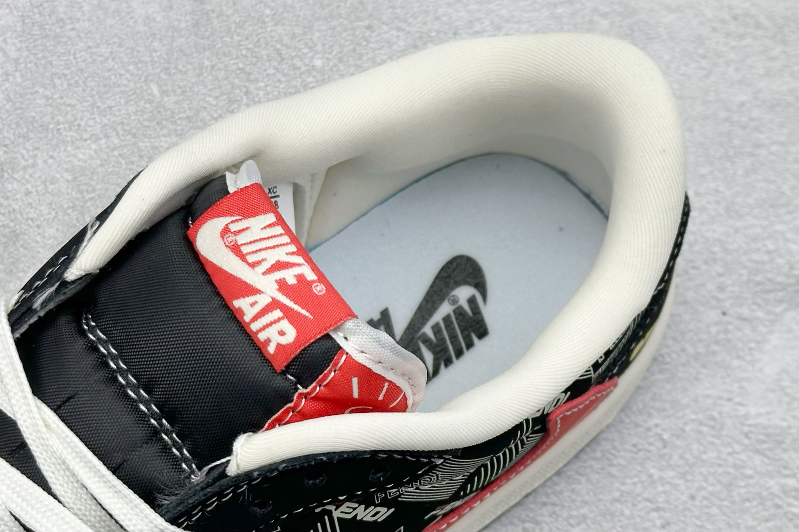 XC版Travis Scott x Fragment Design x Air Jordan 1 Low SP AJ1 乔1 芬迪联名 猫眼红勾 低帮文化休闲板鞋 XS2025-078 XC版Travis Scott x Fragment Design x Air Jordan 1 Low SP AJ1 乔1 芬迪联名 猫眼红勾 低帮文化休闲板鞋 XS2025-078