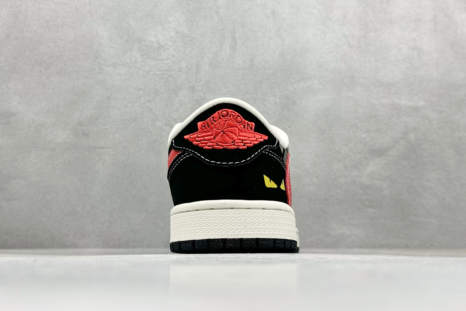 XC版Travis Scott x Fragment Design x Air Jordan 1 Low SP AJ1 乔1 芬迪联名 猫眼红勾 低帮文化休闲板鞋 XS2025-078 XC版Travis Scott x Fragment Design x Air Jordan 1 Low SP AJ1 乔1 芬迪联名 猫眼红勾 低帮文化休闲板鞋 XS2025-078