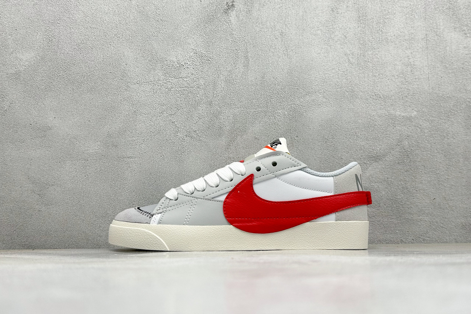 PG版Nike Blazer low 77 JUMBO 开括者大勾低帮休闲板鞋 DQ8769-100 PG版Nike Blazer low 77 JUMBO 开括者大勾低帮休闲板鞋 DQ8769-100