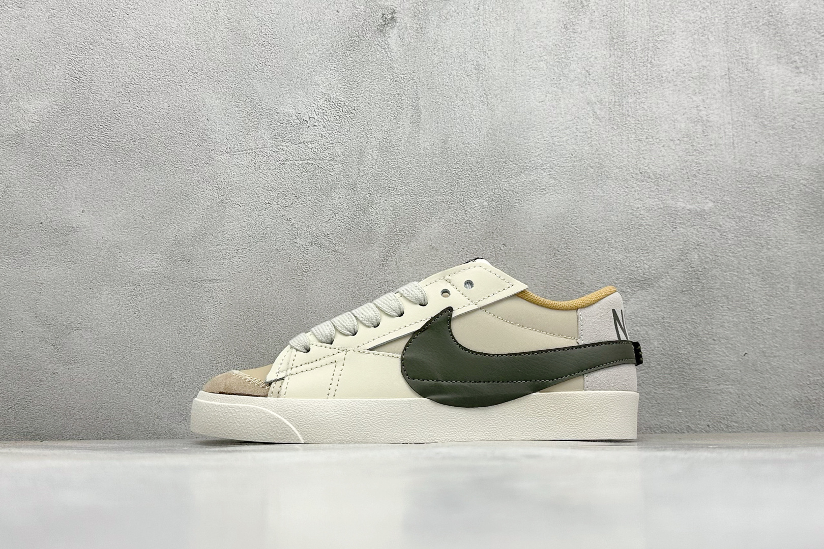 PG版Nike Blazer low 77 JUMBO 开括者大勾低帮休闲板鞋 DQ1470-105 PG版Nike Blazer low 77 JUMBO 开括者大勾低帮休闲板鞋 DQ1470-105