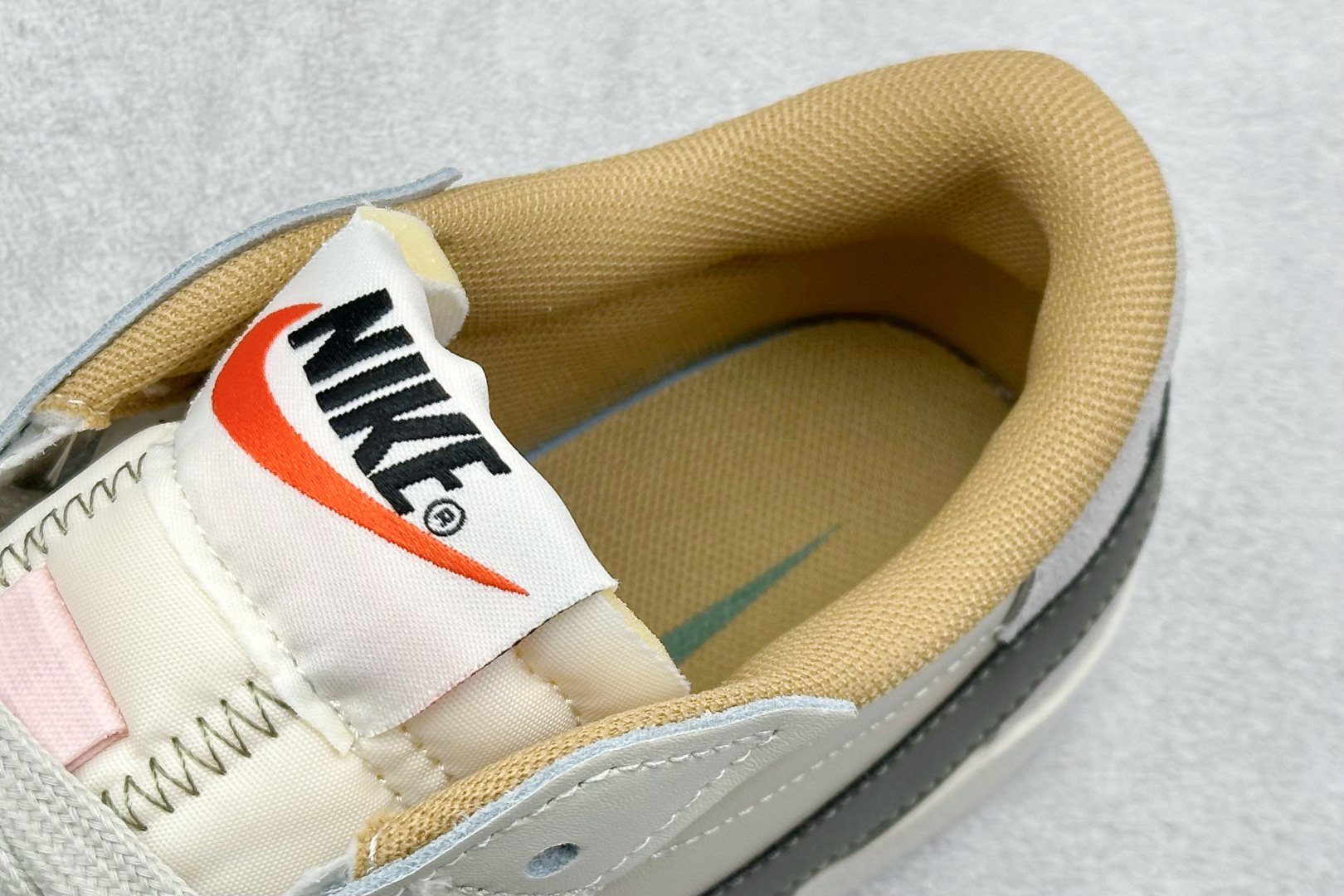 PG版Nike Blazer low 77 JUMBO 开括者大勾低帮休闲板鞋 DQ1470-105 PG版Nike Blazer low 77 JUMBO 开括者大勾低帮休闲板鞋 DQ1470-105