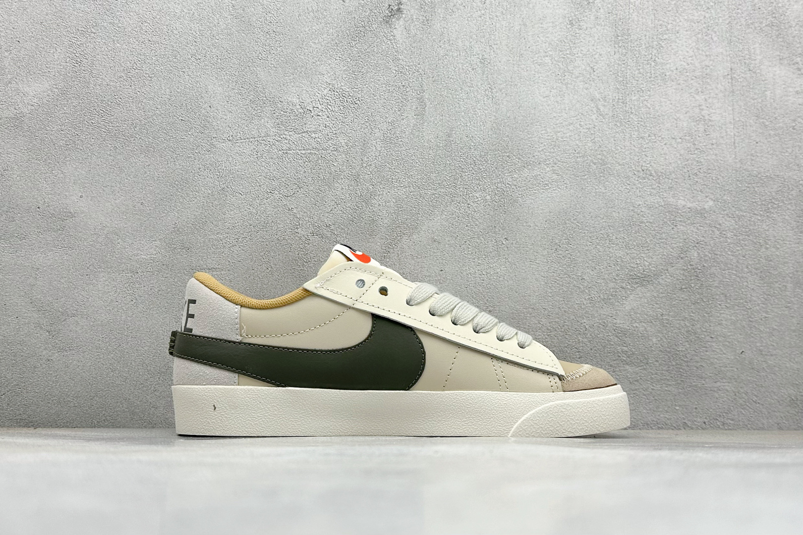 PG版Nike Blazer low 77 JUMBO 开括者大勾低帮休闲板鞋 DQ1470-105 PG版Nike Blazer low 77 JUMBO 开括者大勾低帮休闲板鞋 DQ1470-105