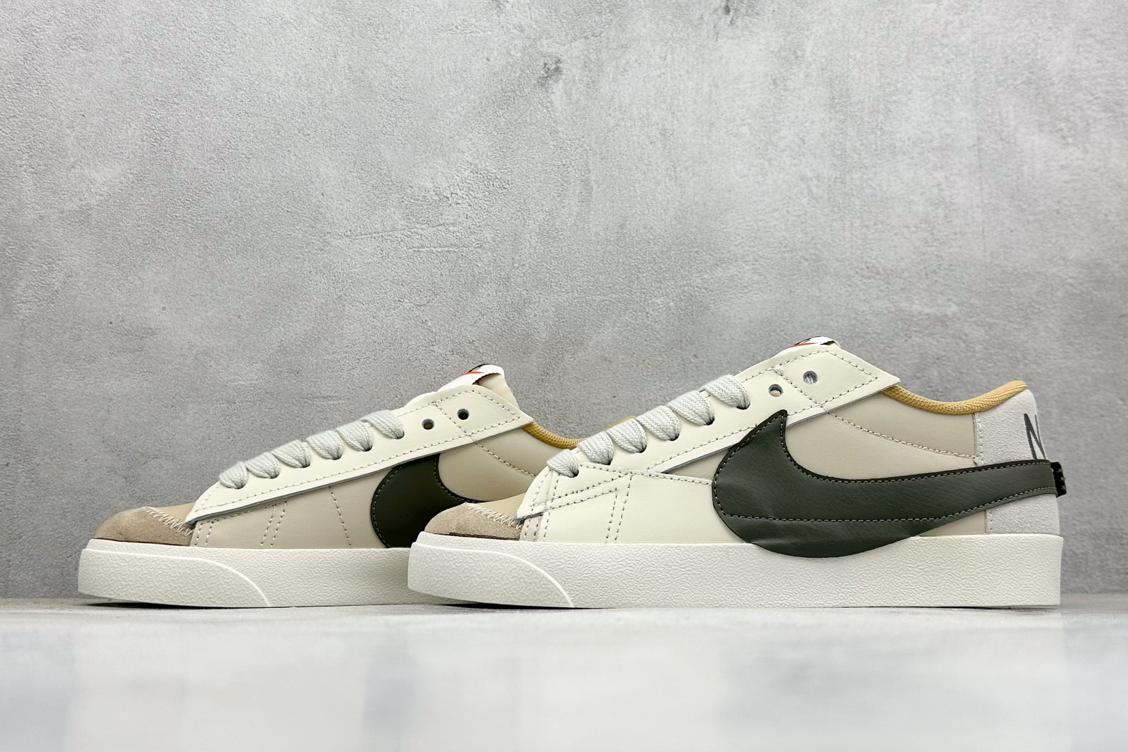 PG版Nike Blazer low 77 JUMBO 开括者大勾低帮休闲板鞋 DQ1470-105 PG版Nike Blazer low 77 JUMBO 开括者大勾低帮休闲板鞋 DQ1470-105