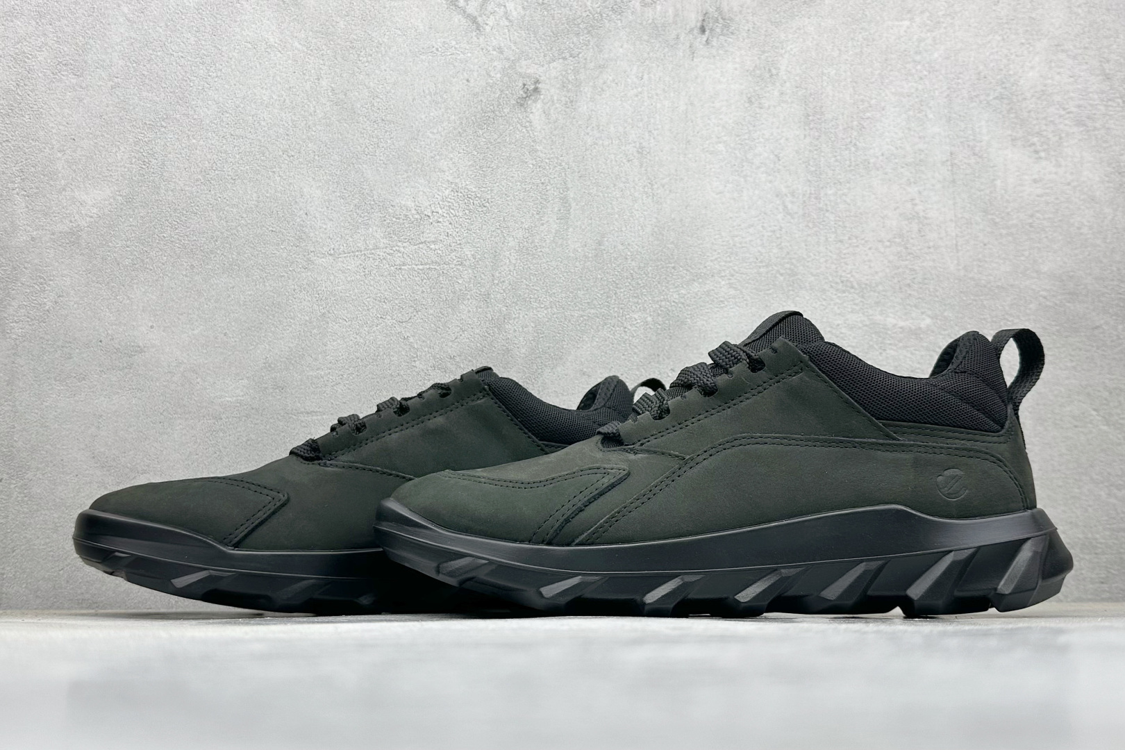 260 Ecco/爱步 百搭休闲老爹运动健步鞋 头层磨砂牛皮经典和现代工艺品质融合 820314