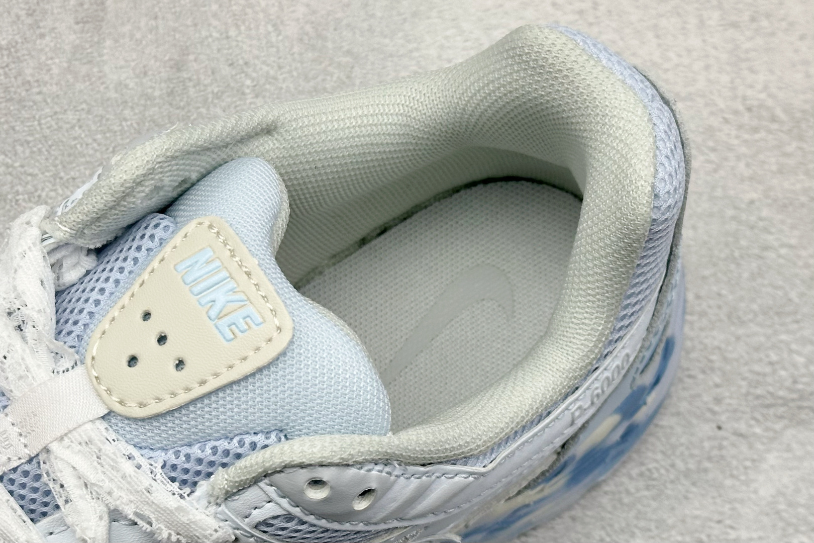 Nike P-6000 系列低帮复古老爹风休闲运动舒适慢跑鞋 CV2209-111