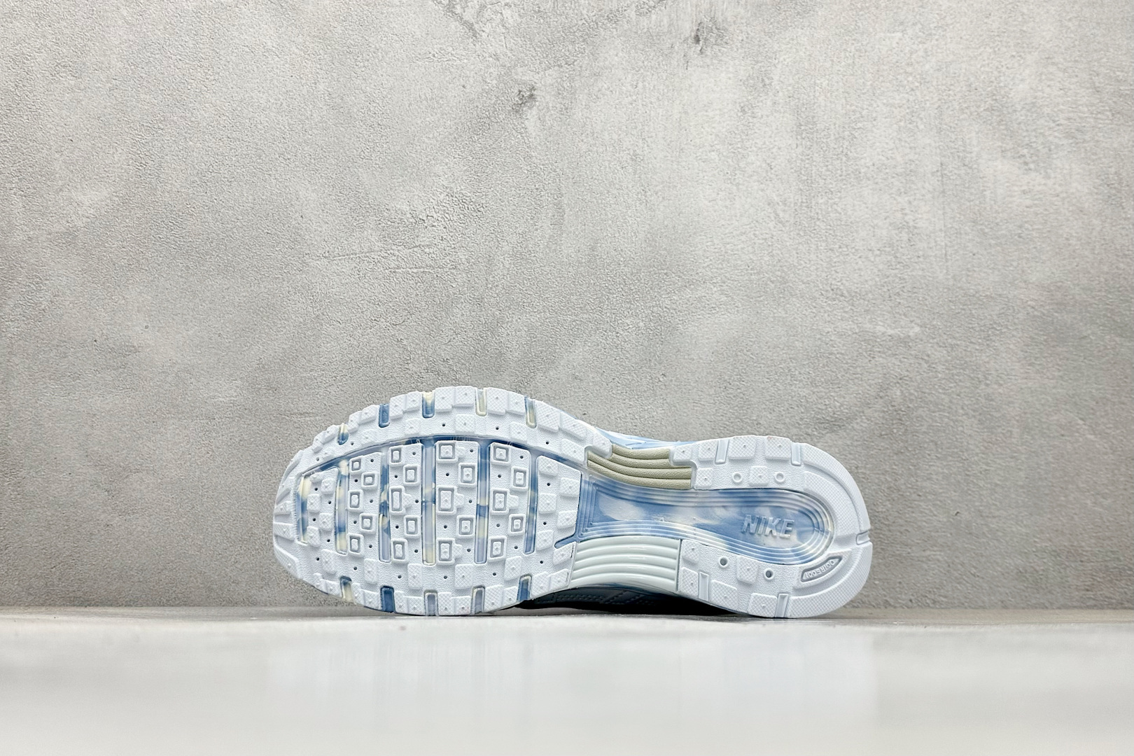 Nike P-6000 系列低帮复古老爹风休闲运动舒适慢跑鞋 CV2209-111