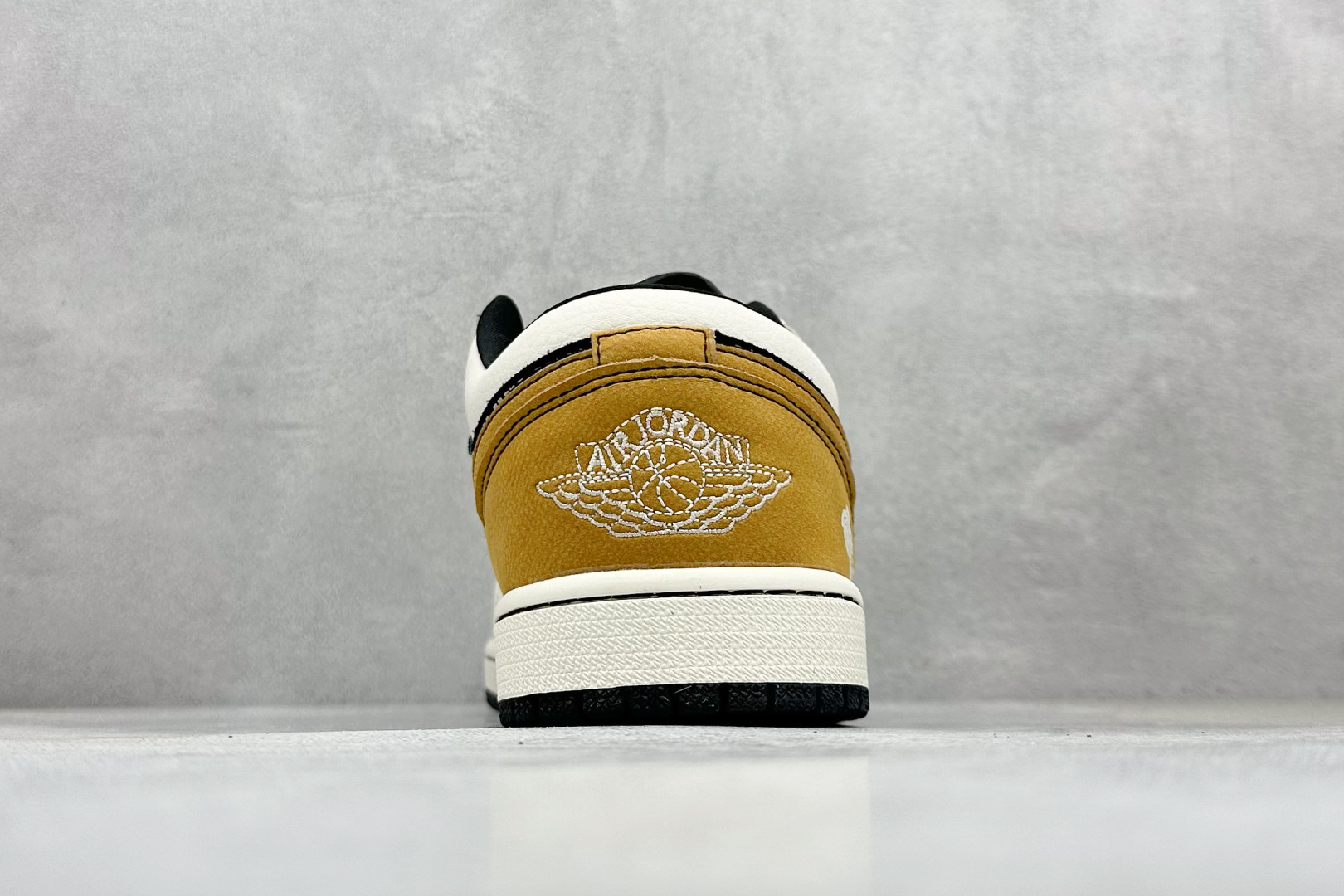 280 Travis Scott x Nike Air Jordan 1 Low x x Bearbrick Air Jordan 1 Low 反转白灰小勾倒钩 LD2025-001