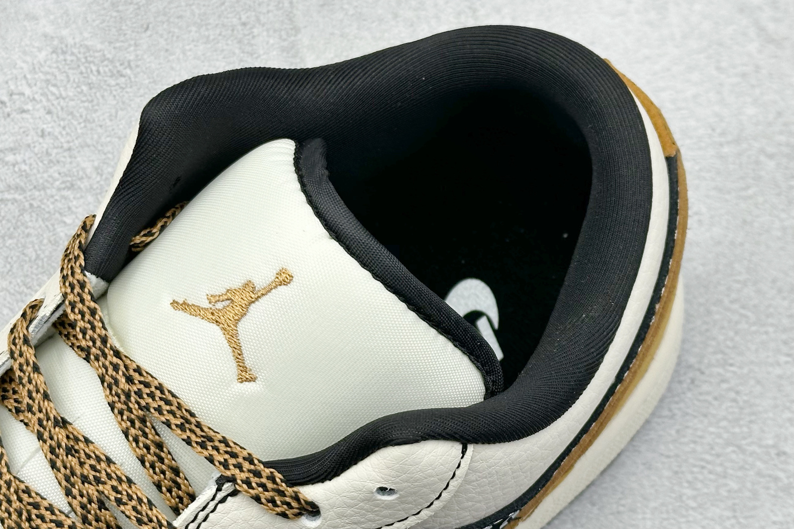 280 Travis Scott x Nike Air Jordan 1 Low x x Bearbrick Air Jordan 1 Low 反转白灰小勾倒钩 LD2025-001