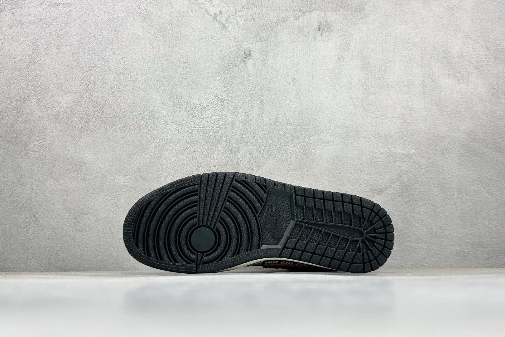 280 Travis Scott x Nike Air Jordan 1 Low x x Bearbrick Air Jordan 1 Low 反转白灰小勾倒钩 LD2025-001