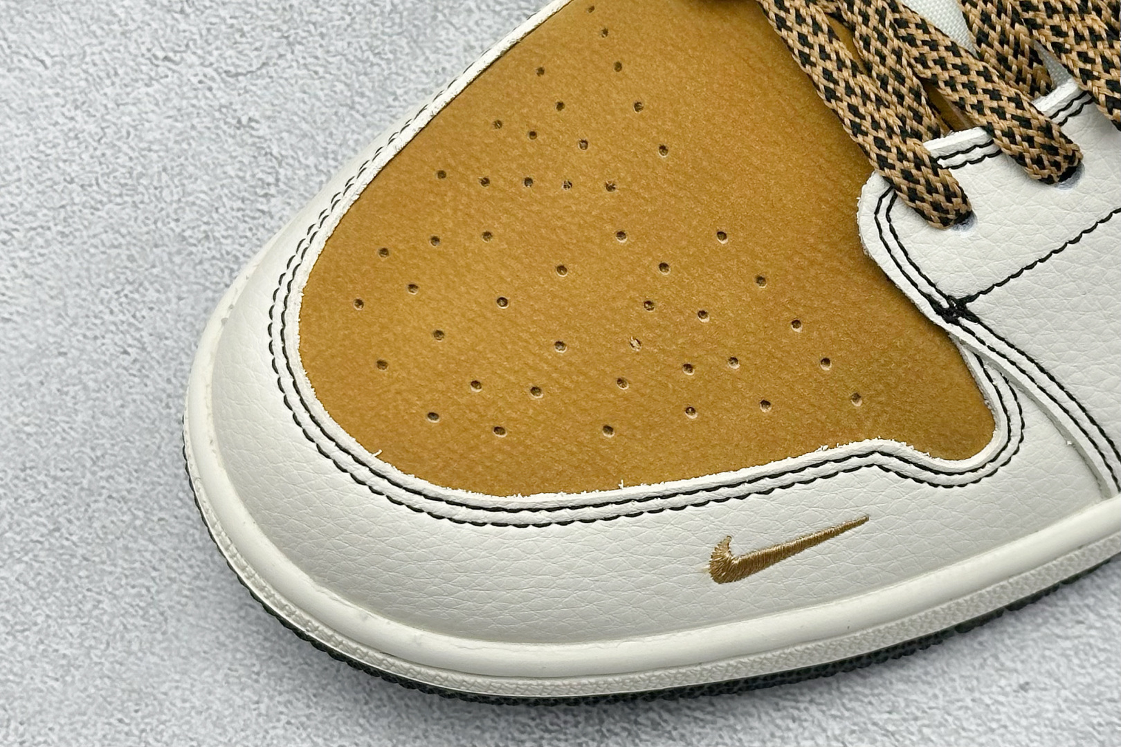 280 Travis Scott x Nike Air Jordan 1 Low x x Bearbrick Air Jordan 1 Low 反转白灰小勾倒钩 LD2025-001