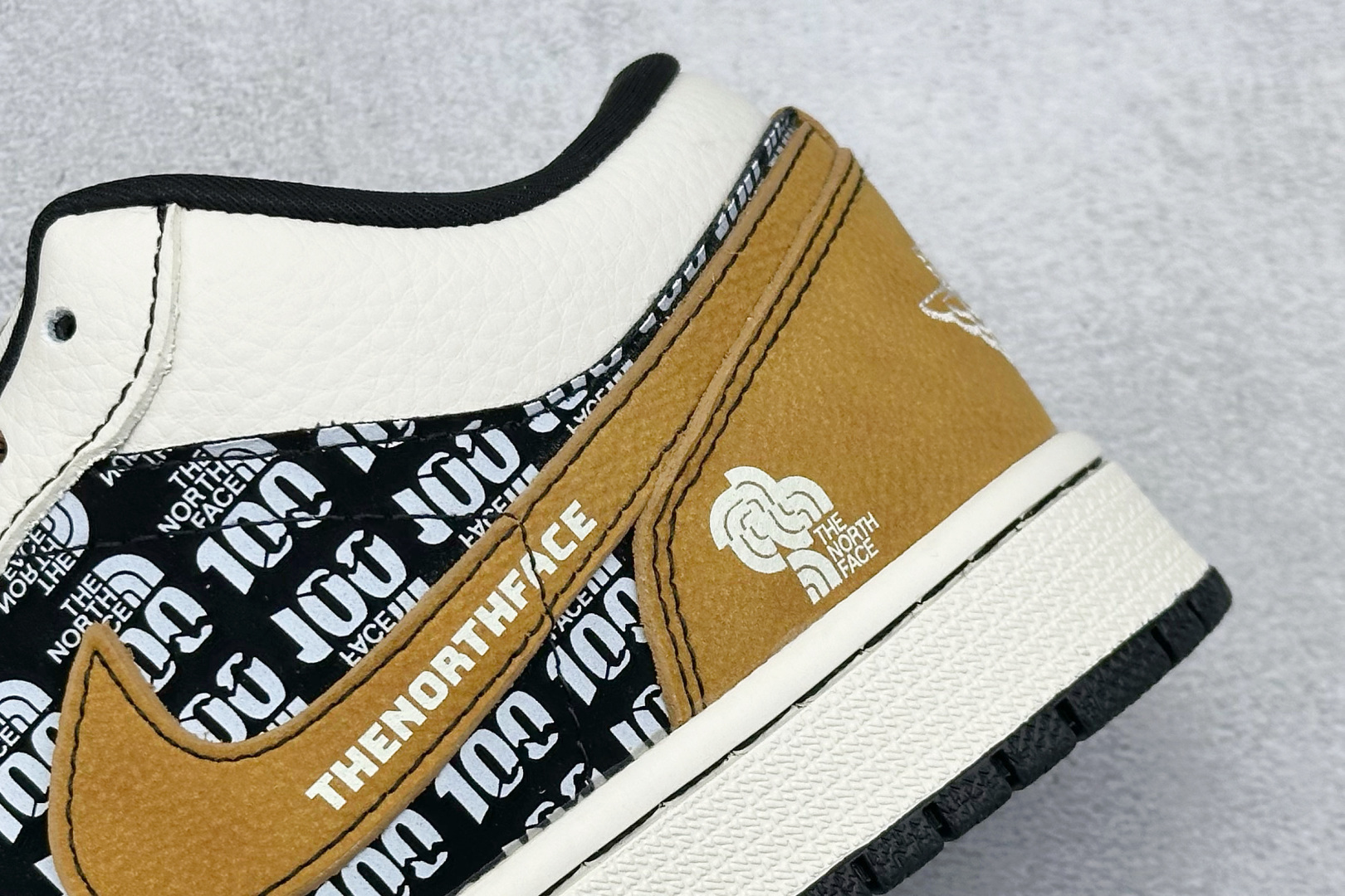 280 Travis Scott x Nike Air Jordan 1 Low x x Bearbrick Air Jordan 1 Low 反转白灰小勾倒钩 LD2025-001