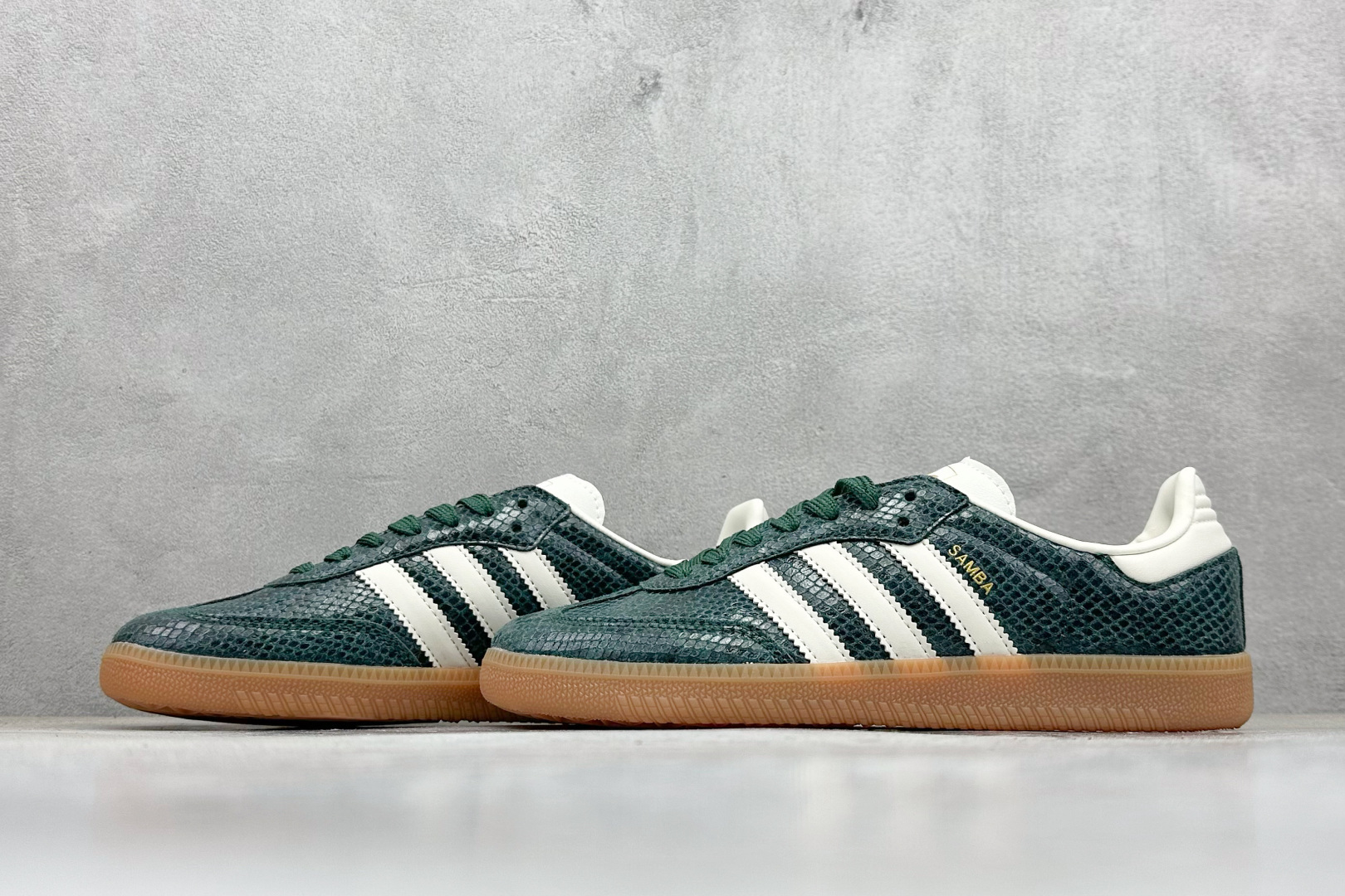 Adidas Originals Samba 阿迪达斯三叶草 桑巴舞系列绅士德训足球风百搭低帮休闲运动板鞋 JR8848