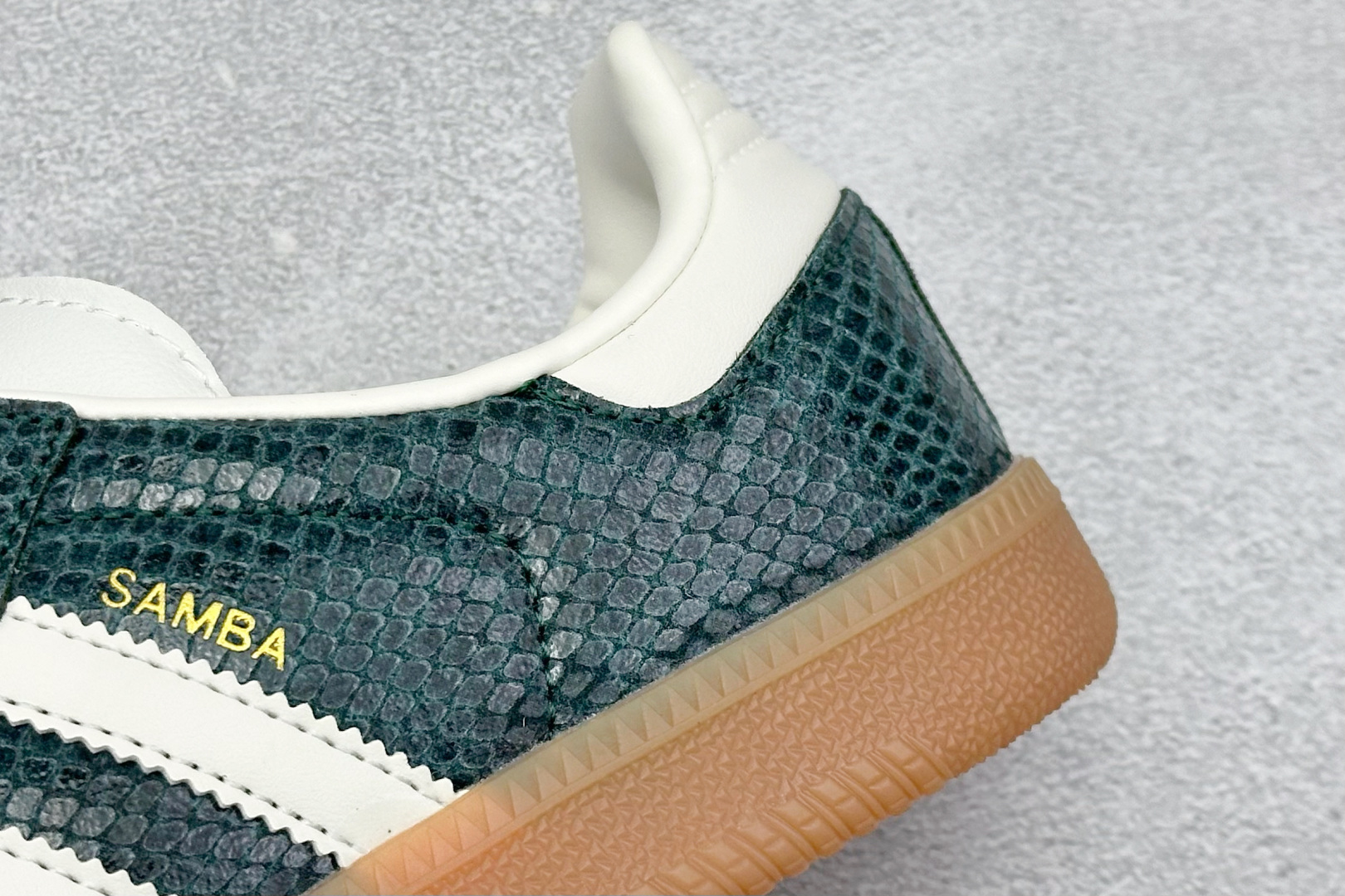 Adidas Originals Samba 阿迪达斯三叶草 桑巴舞系列绅士德训足球风百搭低帮休闲运动板鞋 JR8848