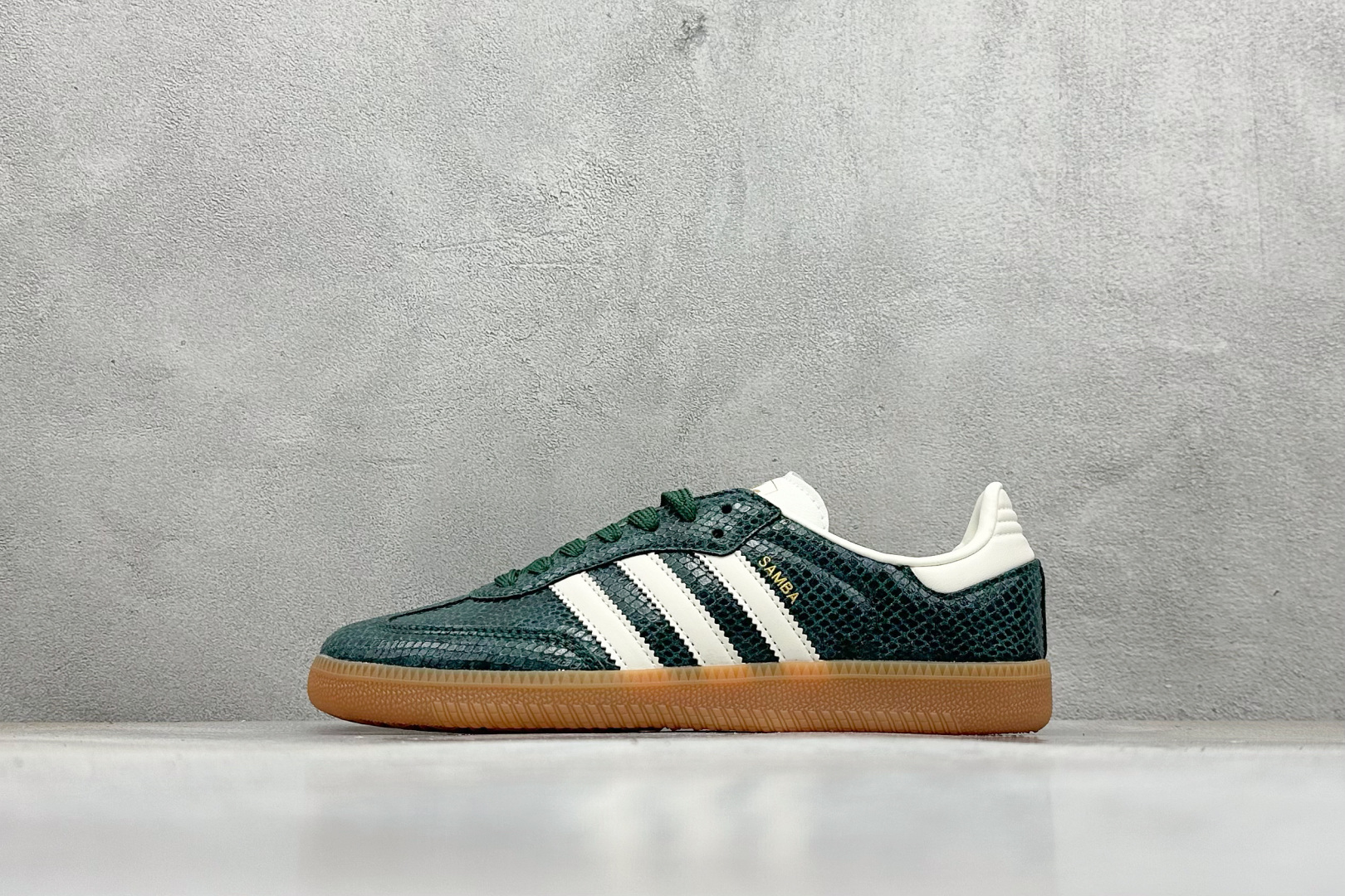 Adidas Originals Samba 阿迪达斯三叶草 桑巴舞系列绅士德训足球风百搭低帮休闲运动板鞋 JR8848