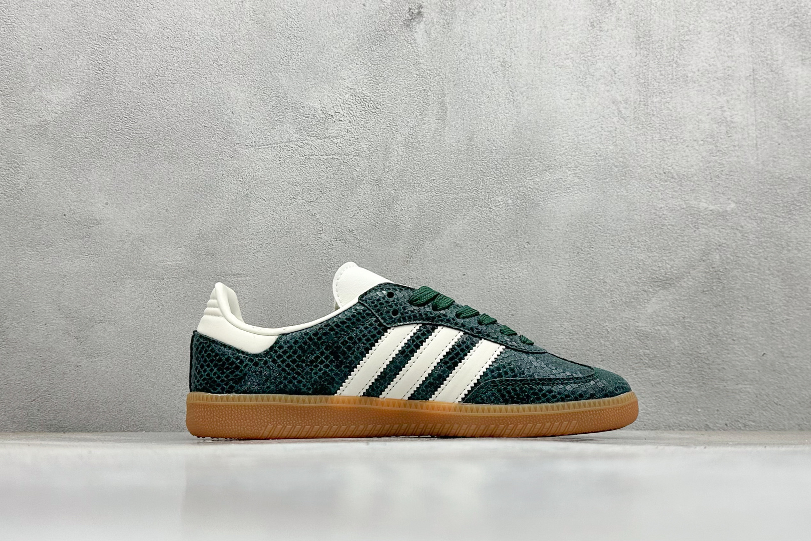 Adidas Originals Samba 阿迪达斯三叶草 桑巴舞系列绅士德训足球风百搭低帮休闲运动板鞋 JR8848