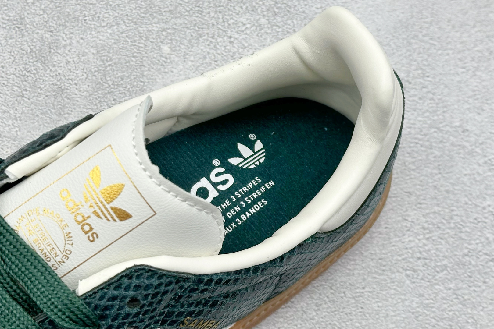 Adidas Originals Samba 阿迪达斯三叶草 桑巴舞系列绅士德训足球风百搭低帮休闲运动板鞋 JR8848