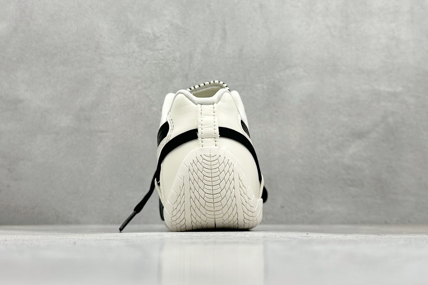 头层Rose x PUMA彪马 Speedcat 系列 联名款 赛车 德训双鞋带 绑带休闲运动低帮板鞋 404390-01