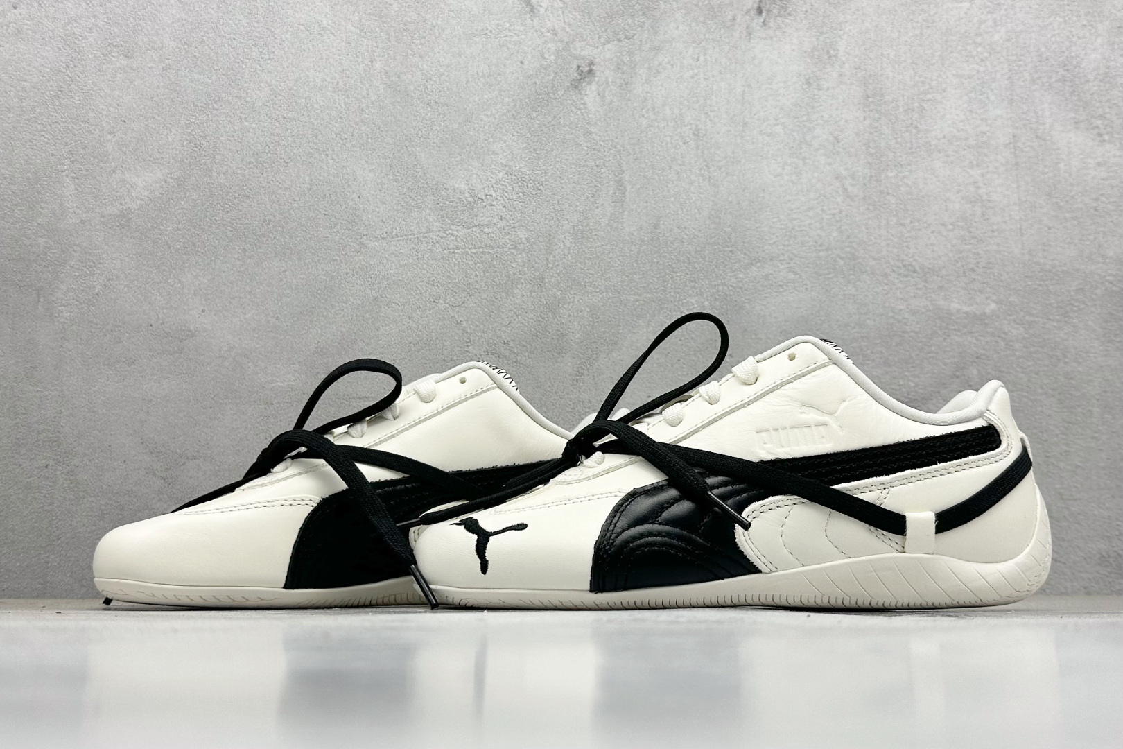 头层Rose x PUMA彪马 Speedcat 系列 联名款 赛车 德训双鞋带 绑带休闲运动低帮板鞋 404390-01