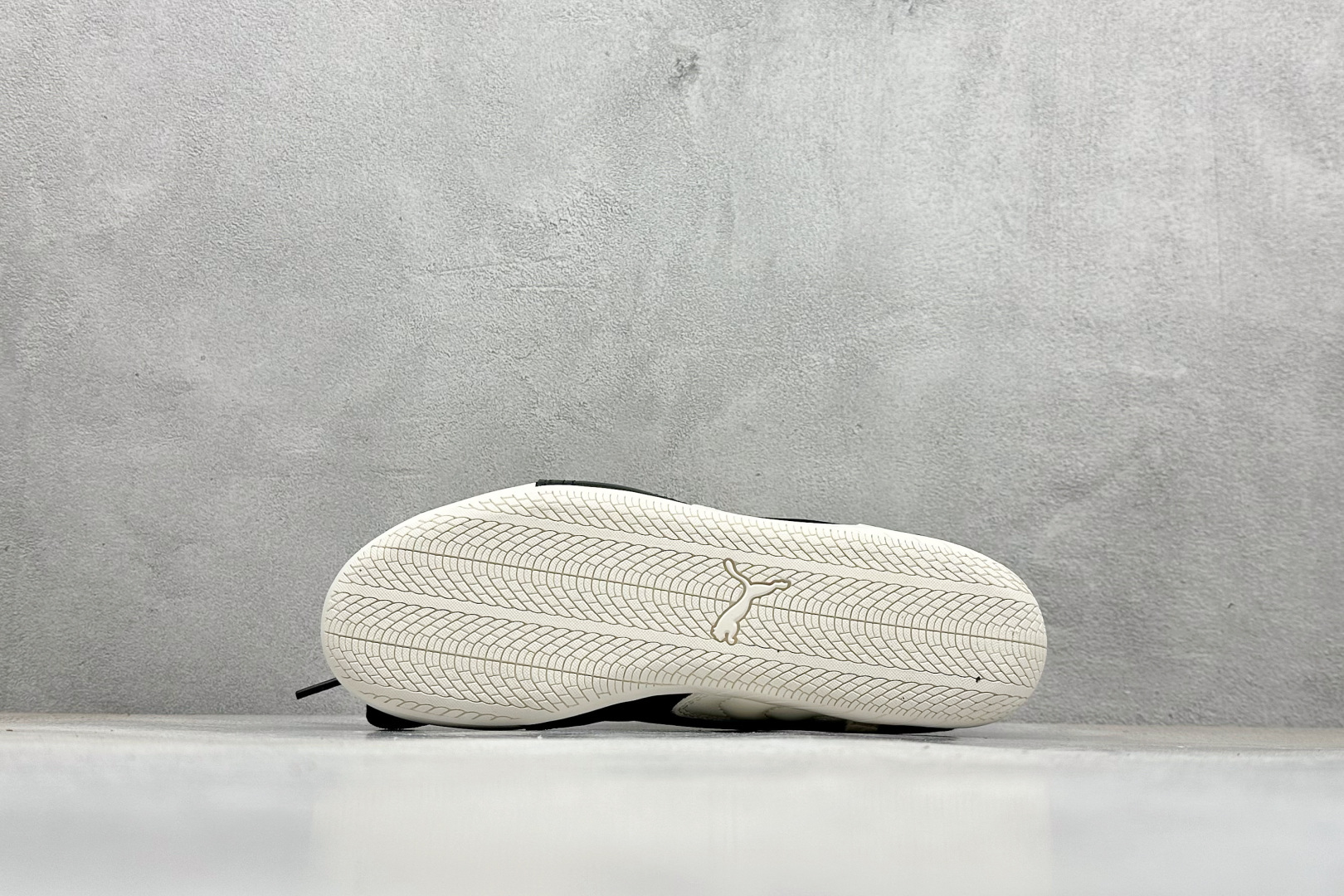 头层Rose x PUMA彪马 Speedcat 系列 联名款 赛车 德训双鞋带 绑带休闲运动低帮板鞋 404390-01