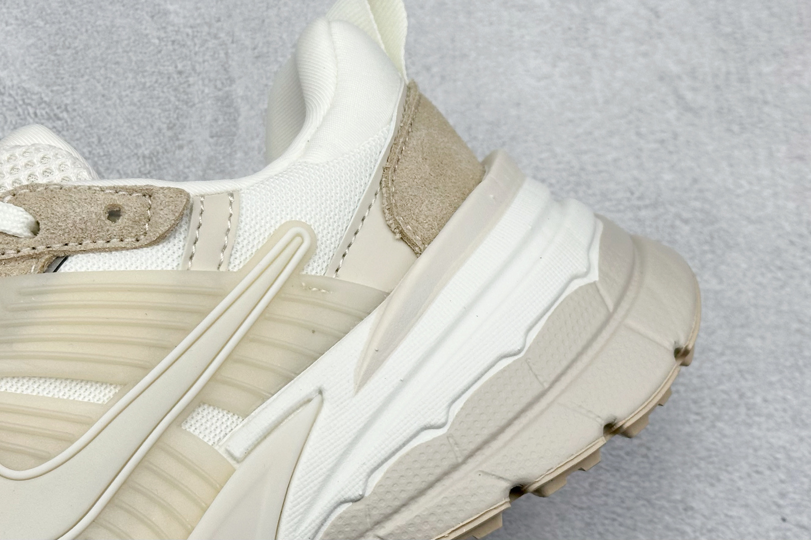 190 NK V2K Run 减震防滑复古低帮跑步鞋 HV3917-133