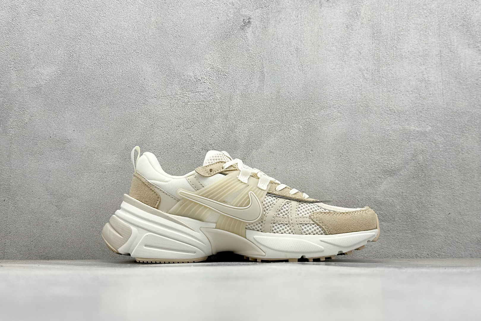 190 NK V2K Run 减震防滑复古低帮跑步鞋 HV3917-133