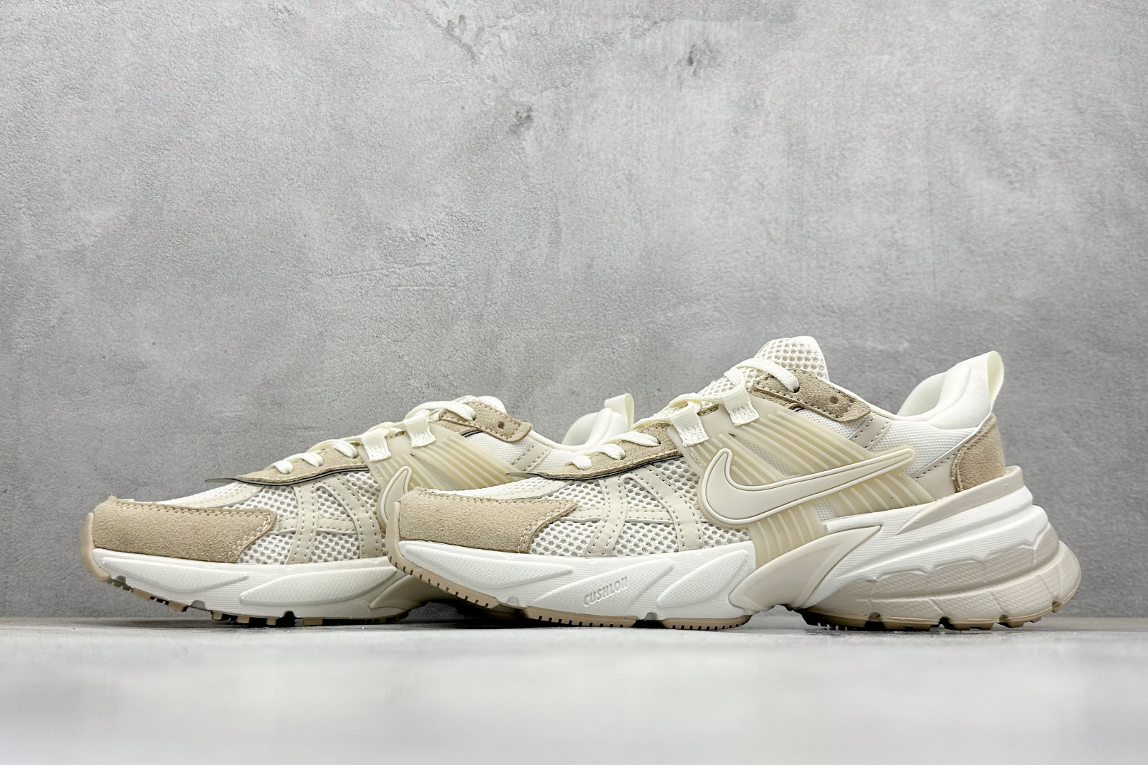 190 NK V2K Run 减震防滑复古低帮跑步鞋 HV3917-133