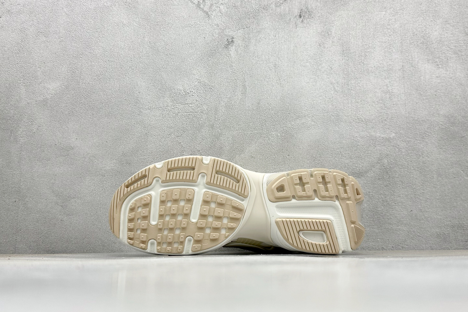 190 NK V2K Run 减震防滑复古低帮跑步鞋 HV3917-133