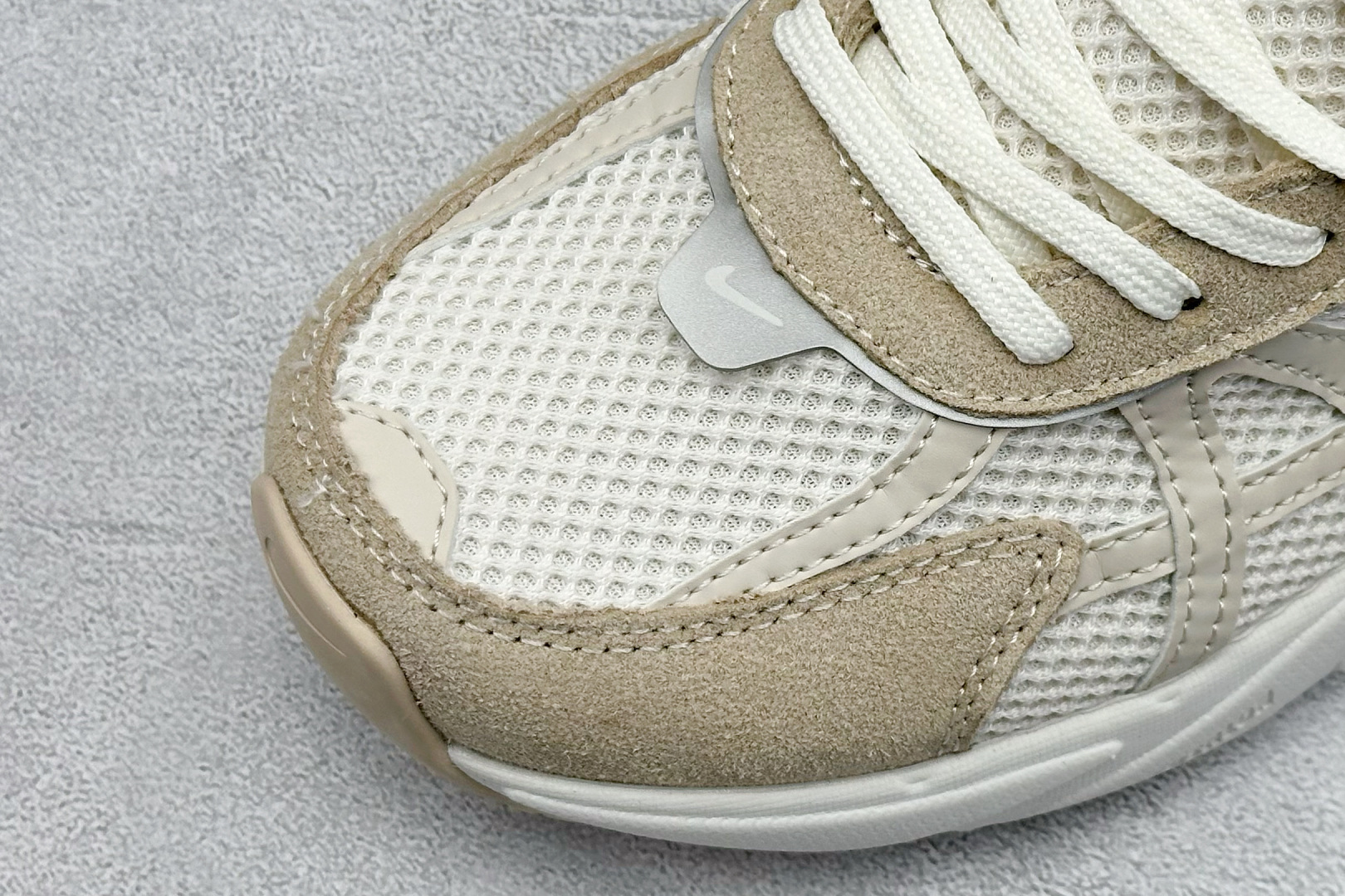 190 NK V2K Run 减震防滑复古低帮跑步鞋 HV3917-133