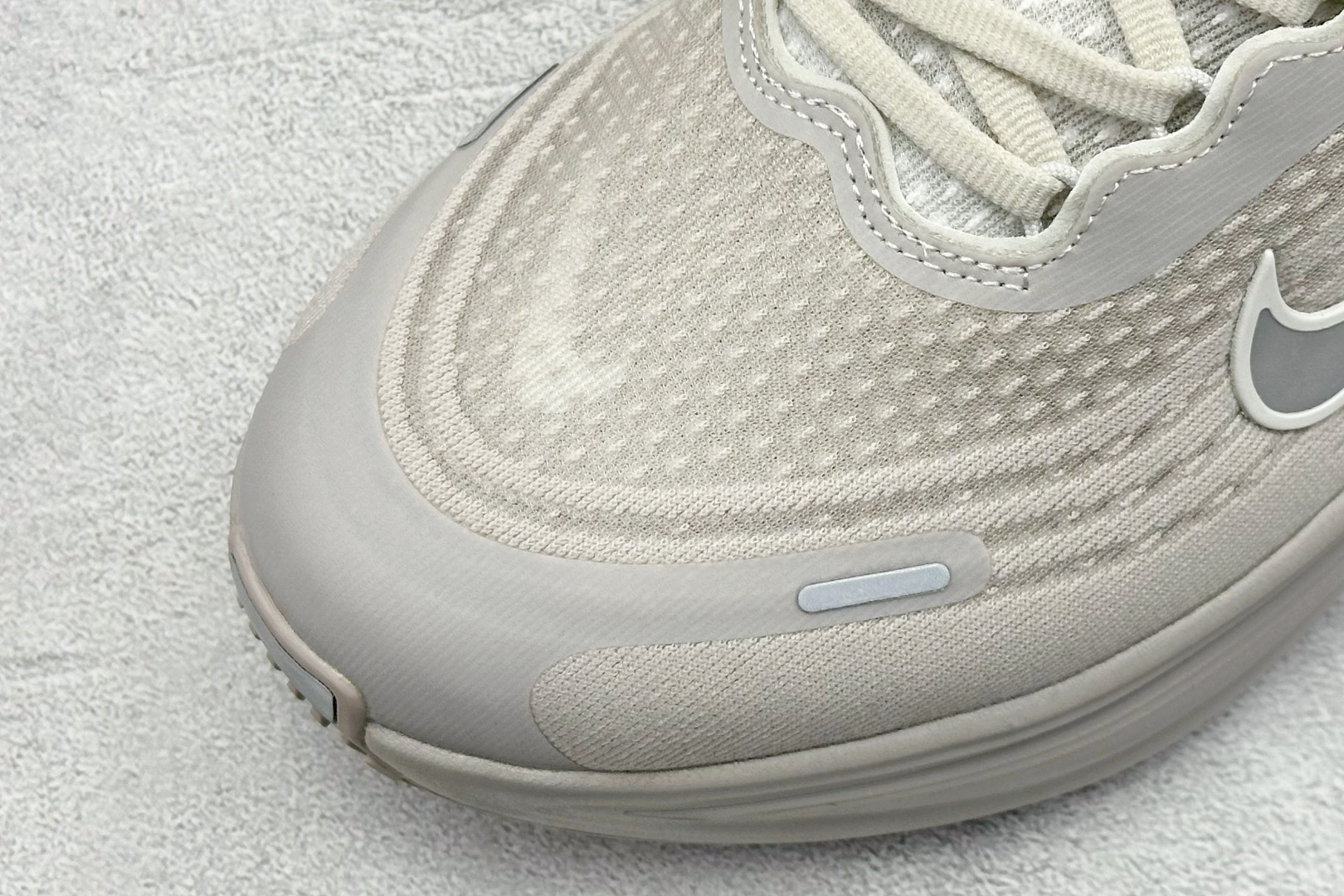 Nike Air Zoom Vomero Plus 耐克网面厚底气垫跑鞋 HV8150-001