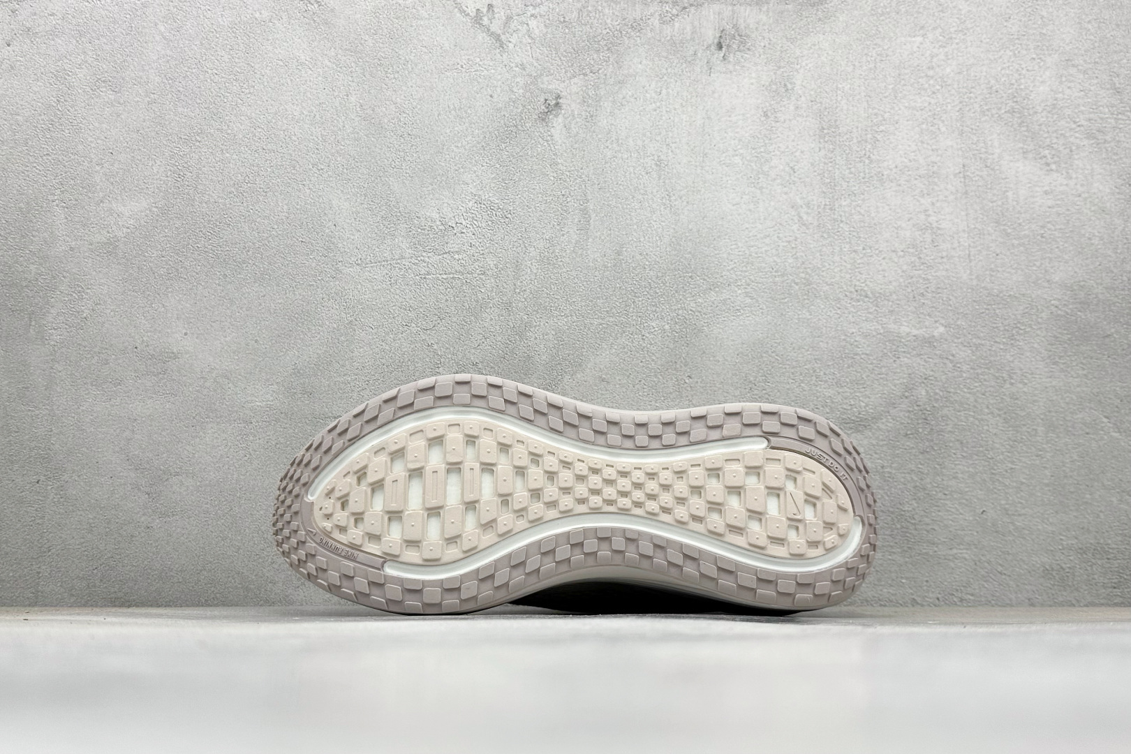 Nike Air Zoom Vomero Plus 耐克网面厚底气垫跑鞋 HV8150-001