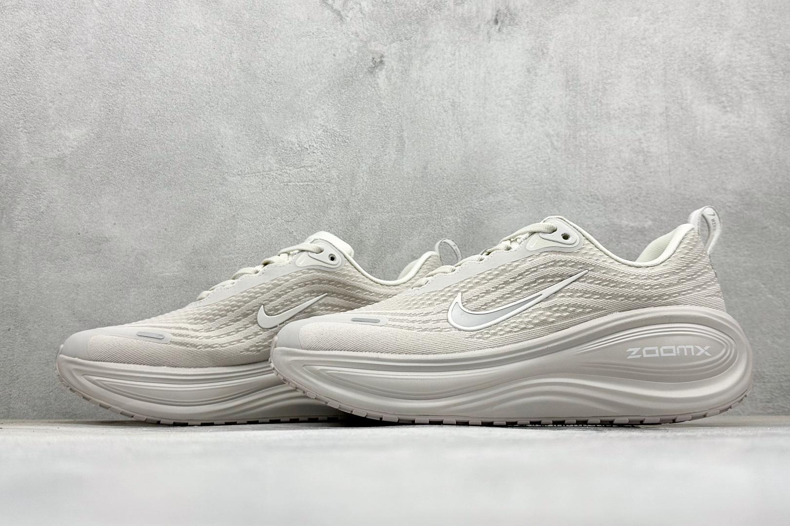 Nike Air Zoom Vomero Plus 耐克网面厚底气垫跑鞋 HV8150-001