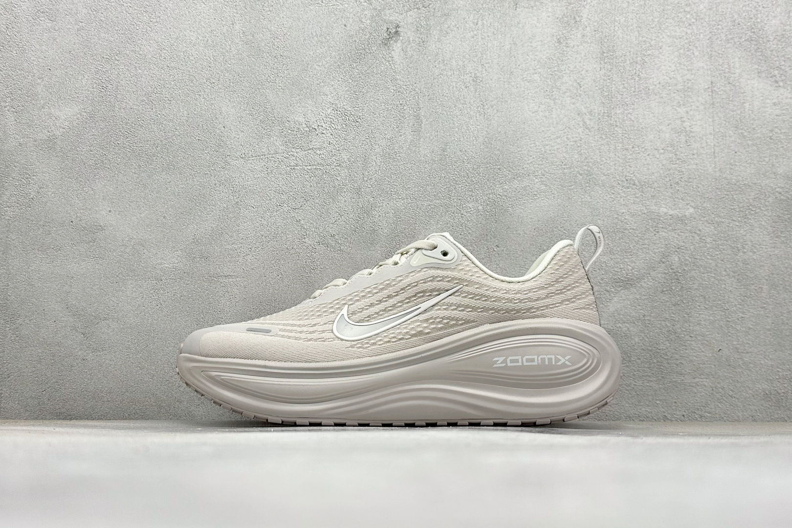 Nike Air Zoom Vomero Plus 耐克网面厚底气垫跑鞋 HV8150-001