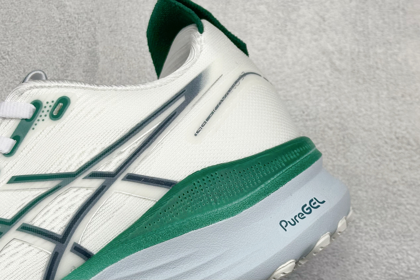 180 Asics Gel-Kayano 31代 运动休闲透气专业跑鞋 1011C052-102