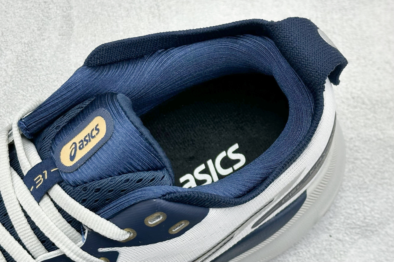 180 Asics Gel-Kayano 31代 运动休闲透气专业跑鞋 1011B995-021