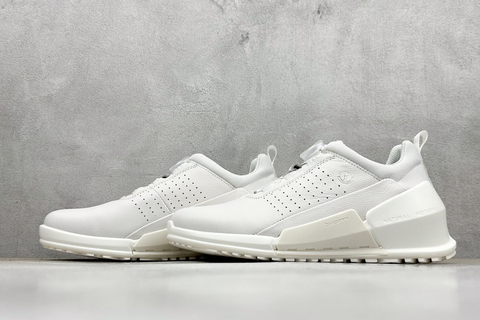 300 ECCO爱步男鞋 夏季运动鞋潮酷时尚跑步鞋 800874