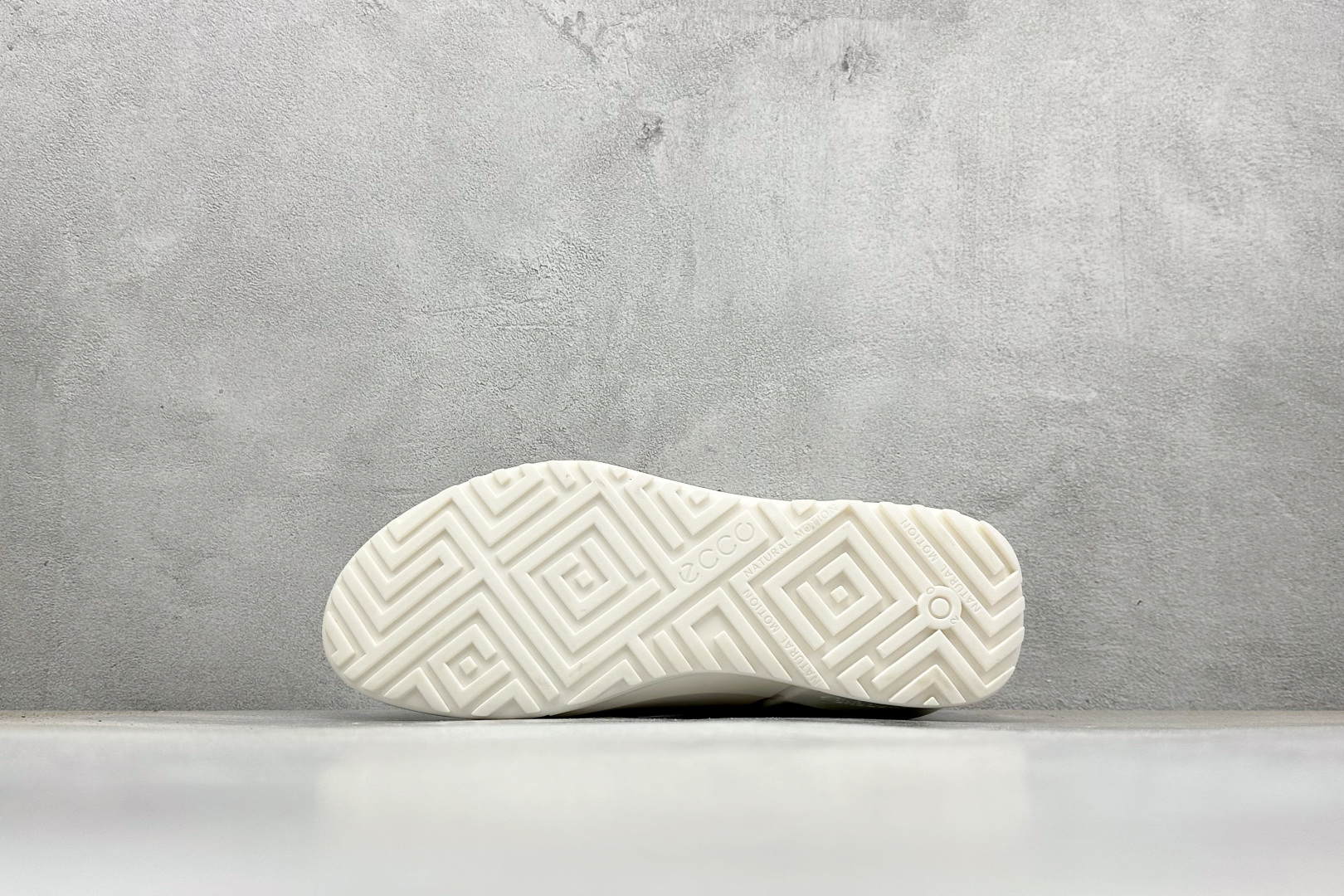 300 ECCO爱步男鞋 夏季运动鞋潮酷时尚跑步鞋 800874