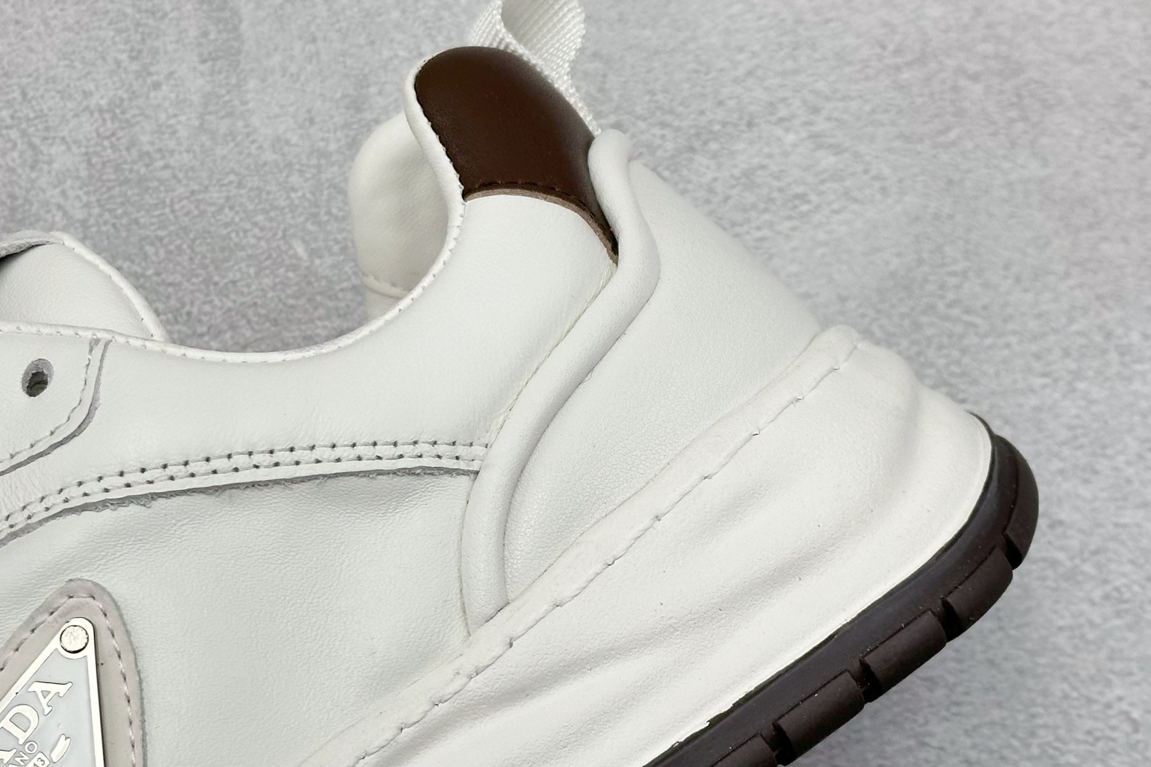 420 PRADA 普拉达 厚底徽标 低帮休闲运动鞋