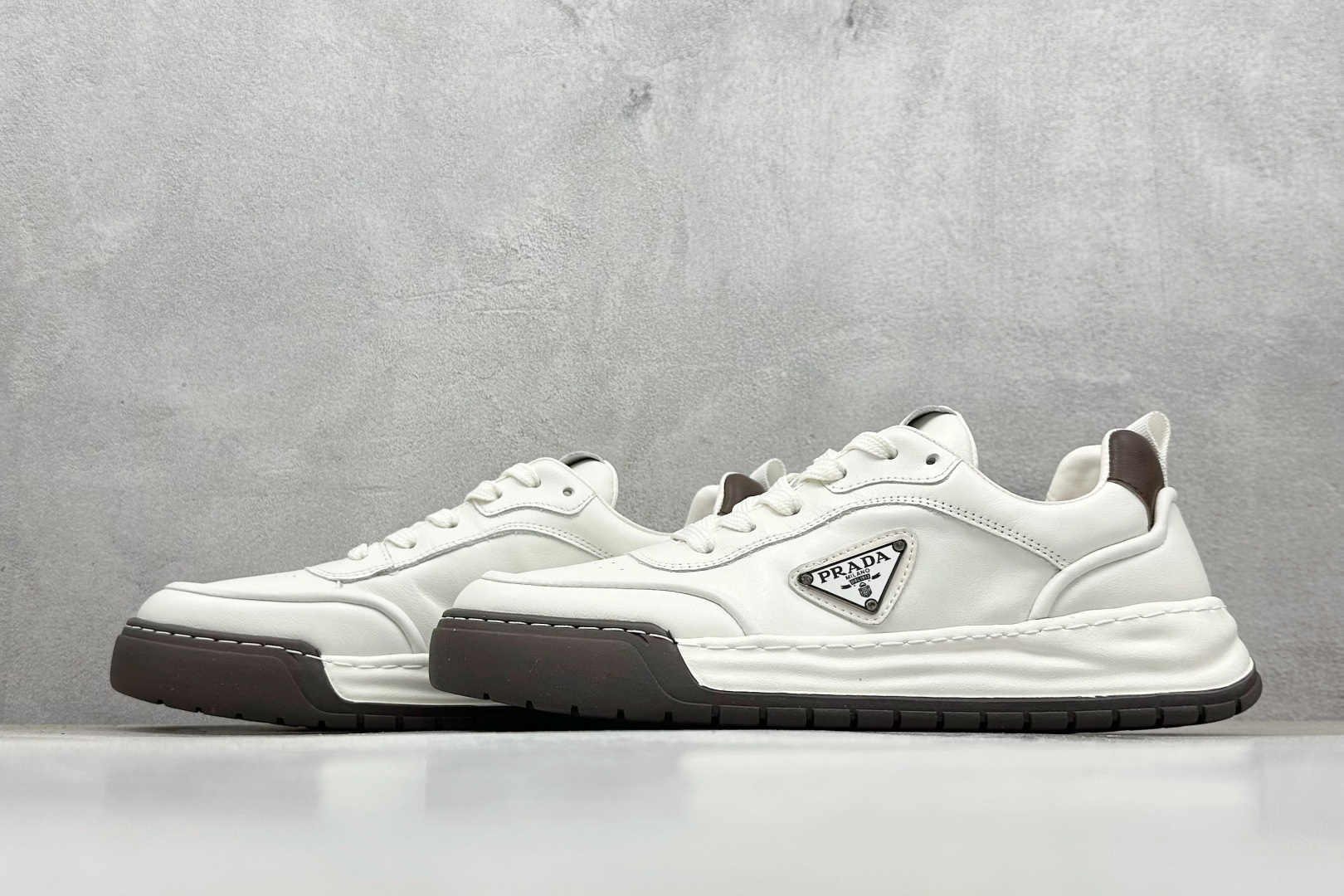 420 PRADA 普拉达 厚底徽标 低帮休闲运动鞋